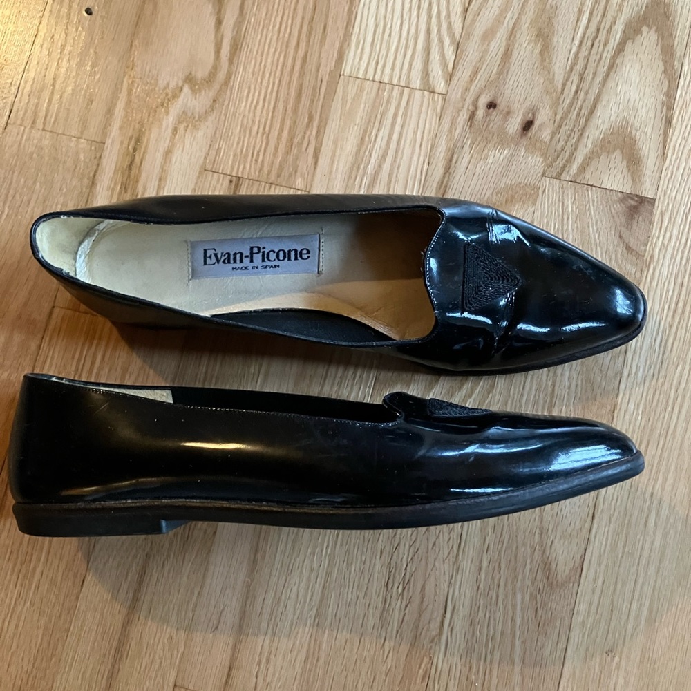 Evan Picone flats